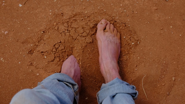 Active feet grounding